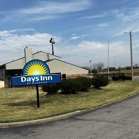 Days Inn & Suites By Wyndham Caseyville Eksteriør billede