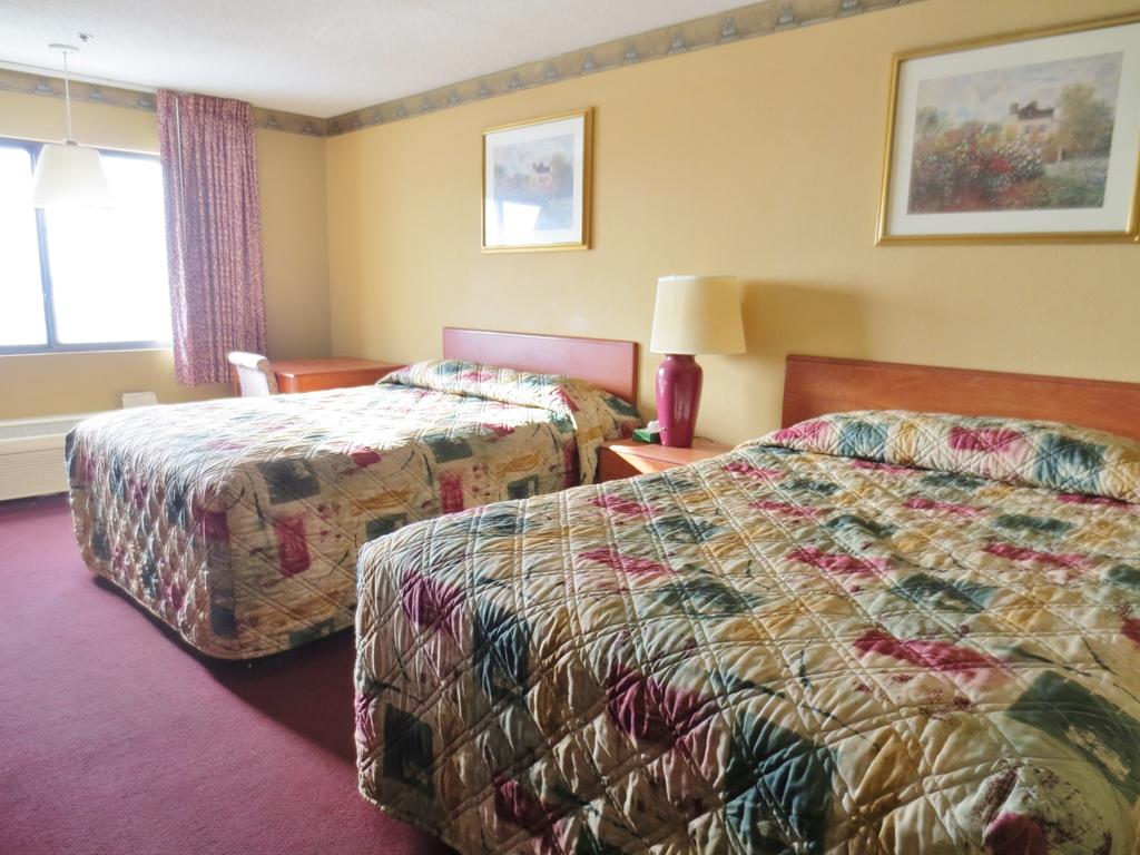 Days Inn & Suites By Wyndham Caseyville Værelse billede