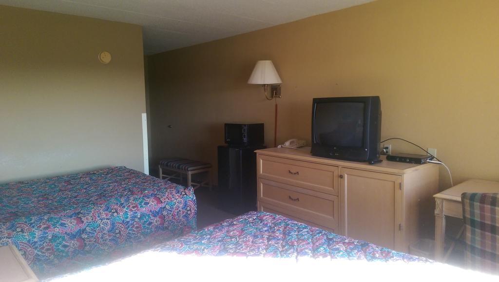 Days Inn & Suites By Wyndham Caseyville Værelse billede