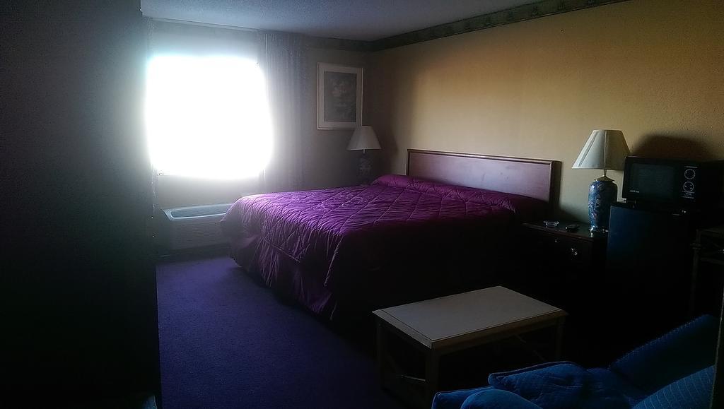 Days Inn & Suites By Wyndham Caseyville Værelse billede