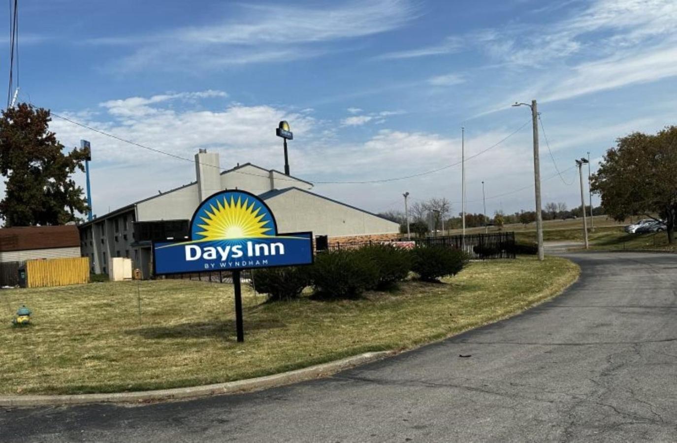 Days Inn & Suites By Wyndham Caseyville Eksteriør billede