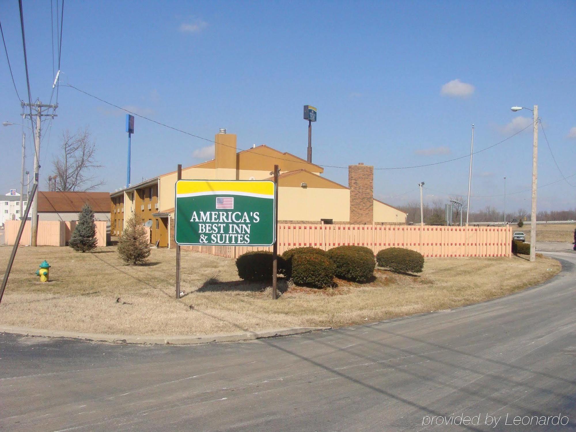 Days Inn & Suites By Wyndham Caseyville Eksteriør billede